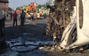 Hiện trường vụ ô tô khách và xe tải lao vào nhau khiến 1 người chết, 9 người bị thương
