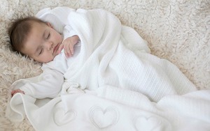 Đắp chăn cho trẻ nhỏ khi ngủ, bố mẹ nhất định phải nhớ nguyên tắc tối quan trọng này