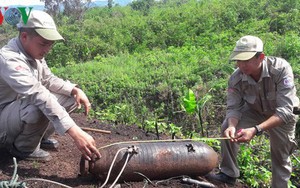 Phát hiện bom còn nguyên ngòi nổ nằm ở gần rẫy chuối