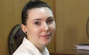 Mang túi xách giúp bạn trai, cô gái Nga lãnh án chung thân