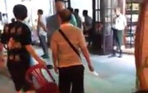 Nhóm khách Trung Quốc cầm dao dọa nhân viên nhà hàng sau bữa ăn tối