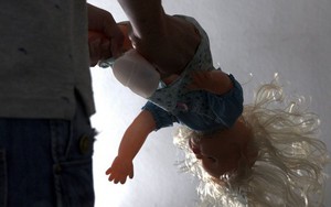 Chile bàng hoàng vụ bé 20 tháng tuổi bị cưỡng hiếp