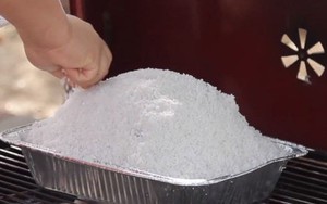 Chàng trai mua hơn 2kg gia vị này để chế biến món gà, ai cũng ngăn cản nhưng cuối cùng cả con gà hết sạch trong 30 giây