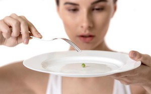 Cơ thể chúng ta có thể cầm cự được bao lâu nếu nhịn ăn hoàn toàn?