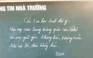 Dòng chữ cuối trên tấm bảng tin của ban giám hiệu khiến tất cả bật cười thích thú