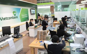 Sau SMS banking và Mobile Banking, Vietcombank lại tăng phí rút tiền qua ATM