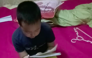 Xem cậu bé lớp 3 vừa đọc bảng cửu chương vừa khóc nức nở mà ai cũng buồn cười khi nhớ về quá khứ dữ dội