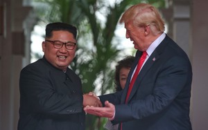 Chùm ảnh: Sự tương tác thú vị giữa Tổng thống Trump và lãnh đạo Triều Tiên Kim Jong-un