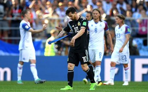 Dưới cái bóng Ronaldo: Messi - vinh quang tột cùng có bao giờ đến với kẻ ích kỷ