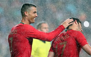 Bị Ronaldo "vượt mặt", Messi yêu cầu Barca "dẹp" Salah, mua luôn đối tác của CR7