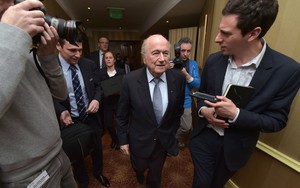 Đang thụ án dài đằng đẵng, Sepp Blatter vẫn làm khách của Putin để cổ vũ Ronaldo