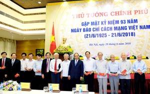 Thủ tướng đề nghị báo chí tích cực phản bác thông tin sai trái trên mạng xã hội