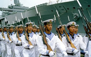 Chỉ bằng 1 tàu ngầm, Trung Quốc đã "tặng" Mỹ món quà gây sốc ngay trước thời khắc lịch sử