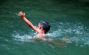 Hai chị em đuối nước khi chơi đùa gần ao đình