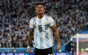 Rojo: Phút 76 bị cả Argentina nguyền rủa, phút 86 thay Messi đóng vai "anh hùng dân tộc"
