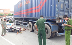 Hai vợ chồng bị xe container cán qua người, chết thương tâm giữa ngã tư