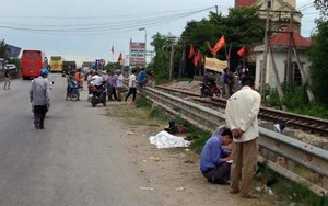 Băng qua đường sắt, mẹ bị tàu hỏa tông tử vong, con gái nguy kịch