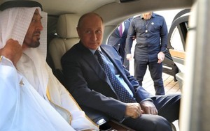 Tổng thống Nga Putin 'khoe xế hộp mới' với Hoàng Thái tử Abu Dhabi