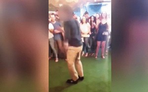 Ham hố thể hiện tài năng nhảy nhót, đặc vụ FBI làm rơi súng và khiến 1 người vô tội bị thương
