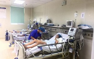Con bị viêm não Nhật Bản nguy kịch, mẹ hối hận vì không tiêm phòng đầy đủ