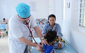 Sơn La: Mẹ ăn nấm độc, con một tháng tuổi bị ngộ độc theo
