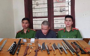 Khám nhà con nghiện phát hiện cả "kho" vũ khí khủng