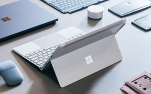 Surface Go "giá mềm" chính là câu trả lời thích đáng của Microsoft dành cho chiếc iPad 9.7 inch của Apple