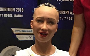 Muôn kiểu sắc thái biểu cảm thú vị của Robot công dân Sophia
