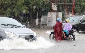 Áp thấp nhiệt đới “nối đuôi nhau” trên Biển Đông: Nguy cơ ngập úng tại nhiều địa phương