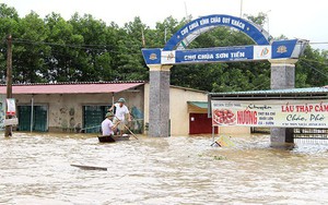 Hà Tĩnh: Xã ngừng giao dịch 3 ngày vì nước ngập sâu