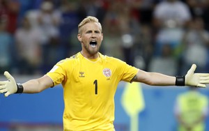 Kasper Schmeichel lập kỳ tích, để chứng kiến Đan Mạch đâm từng nhát dao thấu tim mình