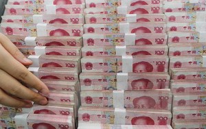 Nhân dân tệ lao dốc sau khi Trung Quốc điều chỉnh tỷ giá mạnh nhất 2 năm