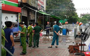 Hà Nội: Cháy cửa hàng ăn, một nạn nhân nữ đang mắc kẹt