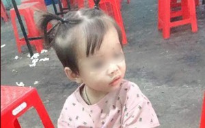 Bé gái 2 tuổi mất tích bí ẩn khi đứng chơi trước nhà