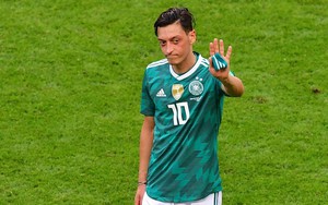 Mesut Oezil - đằng sau mác người hùng là kẻ vô ơn ồn ào?