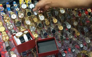 Đồng hồ hàng hiệu Omega, Rolex bán như… 'bán rau'