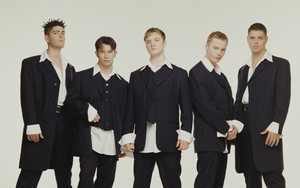 Huyền thoại Boyzone của 25 năm sau: Người đột ngột ra đi ở tuổi 33, người làm ông bố cần mẫn hết mình vì con gái bị tự kỷ