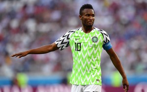 Vừa rời World Cup trong đau đớn, sao Nigeria đã phải bỏ tiền chuộc cha
