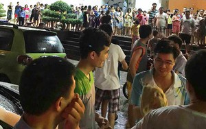 Hà Nội: Báo chập điện cháy, hàng trăm cư dân tòa nhà 37 tầng bỏ chạy toán loạn giữa trời mưa