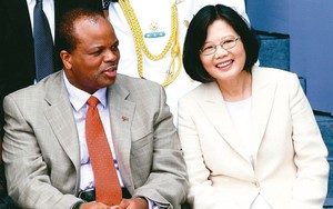 Mặc Bắc Kinh lôi kéo, một đồng minh nghèo châu Phi vẫn thề "đến chết không rời" Đài Loan