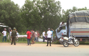 Tai nạn liên hoàn giữa 2 xe tải và xe ba gác, 3 người chết tại chỗ