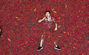 Nhiệt độ lên đến gần 40 độ C, Trung Quốc vẫn tổ chức cuộc thi ngâm mình ăn ớt và tìm được quán quân