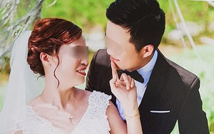 Cô dâu 61 tuổi ở Cao Bằng kể về bức ảnh chú rể quỳ gối bên bó hoa mua tím