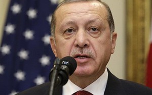 Đồng tiền sụt giá không phanh vì Mỹ, Thổ Nhĩ Kỳ vẫn thề “không thua cuộc”