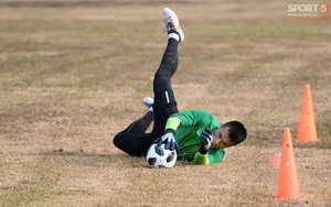 U23 Việt Nam: Mưa tuyết còn chẳng sợ, sân tập "mặt ruộng" có là gì