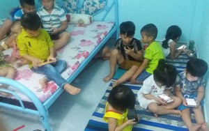 11 đứa trẻ chăm chăm nhìn về 1 hướng - bức ảnh khiến người lớn giật mình, lo âu