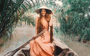 Công chúa tóc mây gốc Việt nổi tiếng MXH đưa người yêu về thăm quê nội, khoe ảnh chèo thuyền đẹp lịm tim ở Trà Vinh
