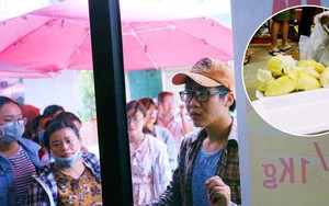 Chuyện lạ ở Sài Gòn: Đội nắng xếp hàng mua sầu riêng, ăn xong phải trả lại hạt để lấy tiền cọc