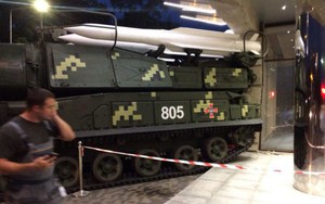 Tai nạn hy hữu: Xe chở 4 tên lửa Buk của Ukraine mất lái, đâm sầm vào trung tâm thương mại