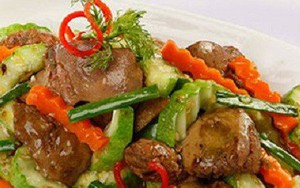Có nên ăn gan xào cà rốt?